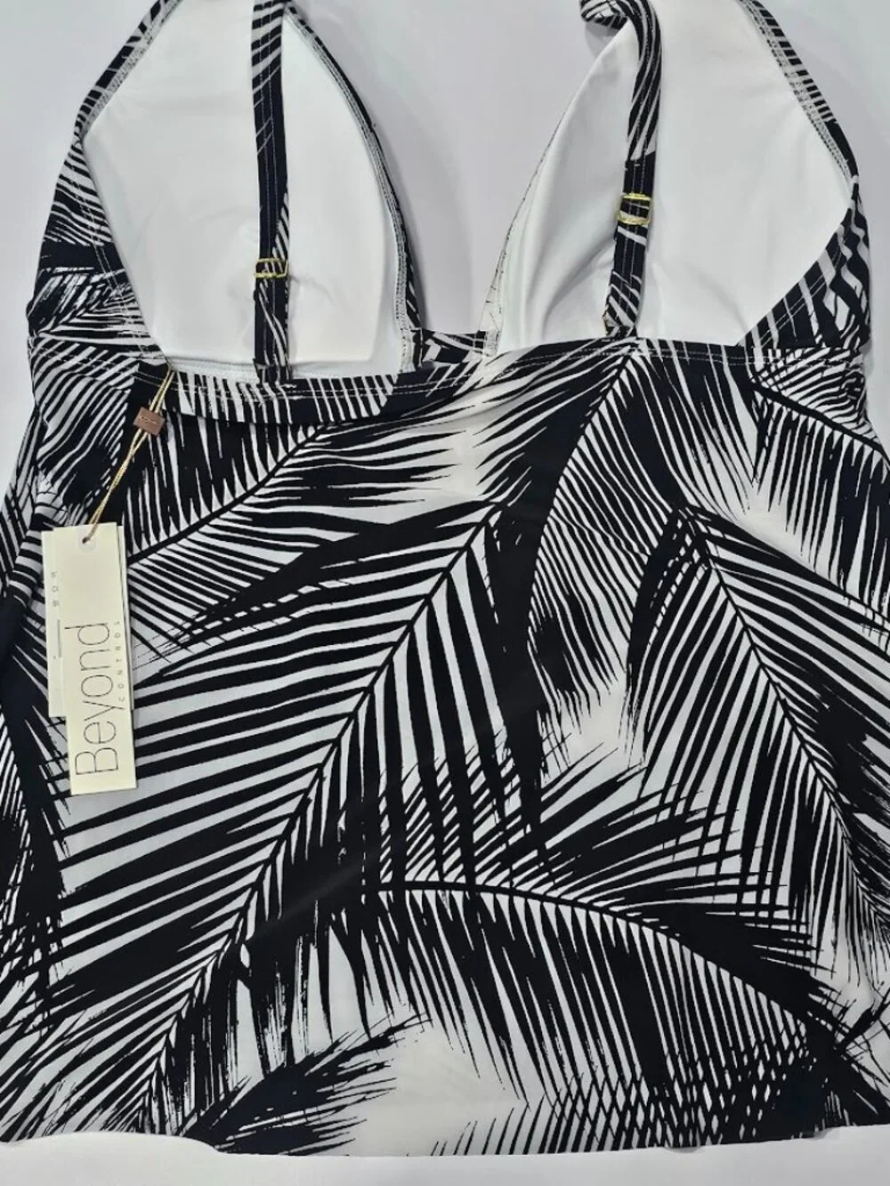 Beyond Control Giving Attitude Tropical-Print Tankini Top